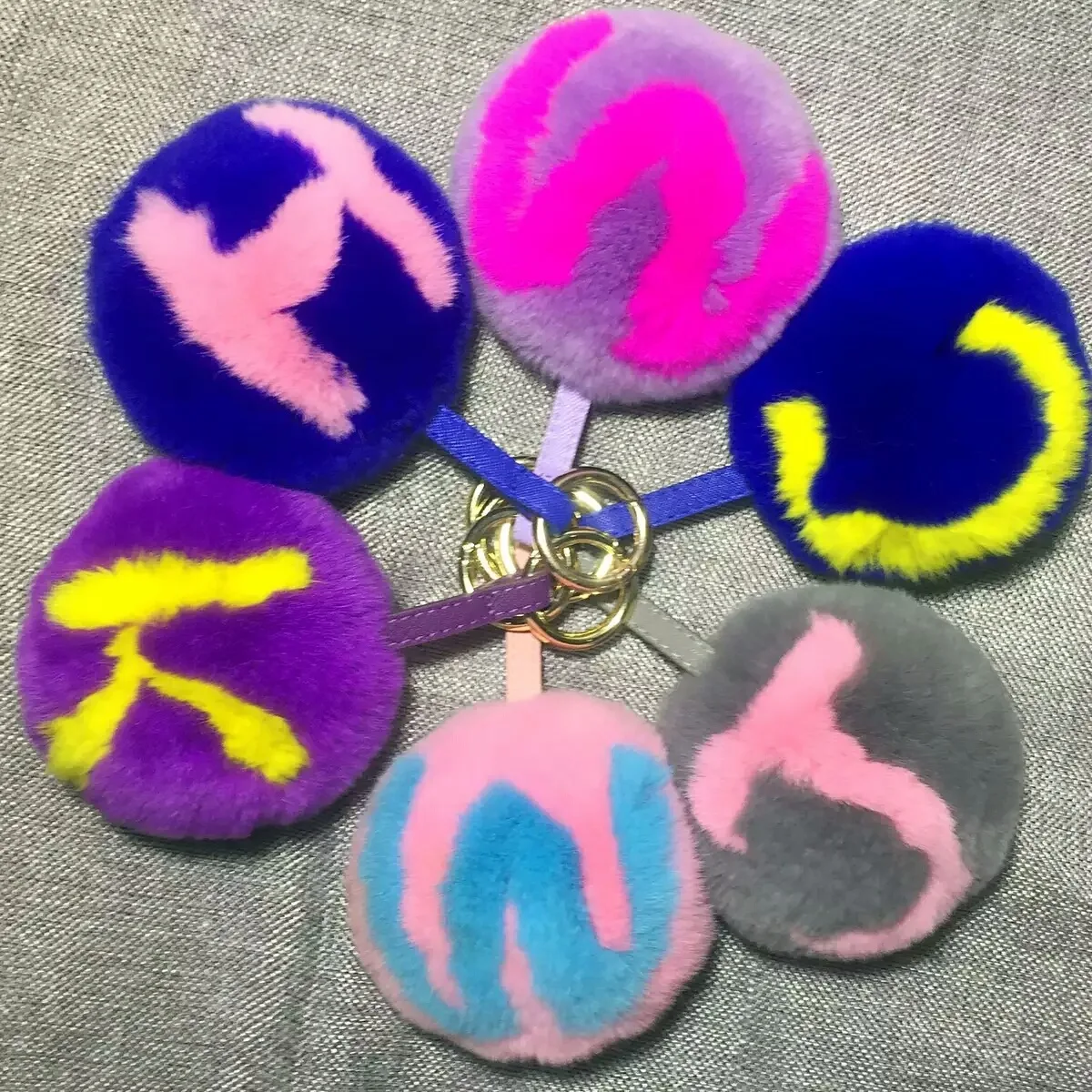 

11CM Bunny Fur Ball Fluffy Initial Pom Pom Keychain Handmade Rabbit Fur Ball Key Chains Bag Charm Monster Alphabet Letter Pompom