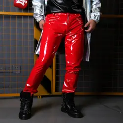 Для мужчин красный Лакированная Кожа Штаны индивидуальный заказ мужской моды певица танцор хип-хоп Стиль Slim Fit Брюки шоу на сцене костюмы
