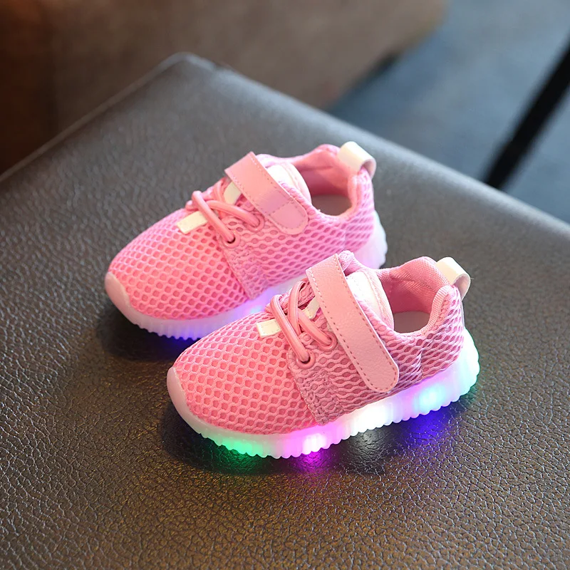 LED детская обувь 2018 новые весенние дышащие светящиеся кроссовки для мальчиков и девочек повседневные блестящие туфли для маленьких