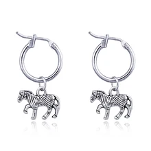 1 пара милые животные стереоскопические маленькие Зебра серьги-кольца Древний серебряный конь цвет личность серьги для женщин JewelryE63-7