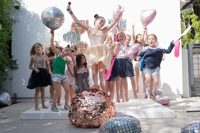 Glam-Pop-Star-Birthday-Party-via-Karas-Party-Ideas-KarasPartyIdeas.com29