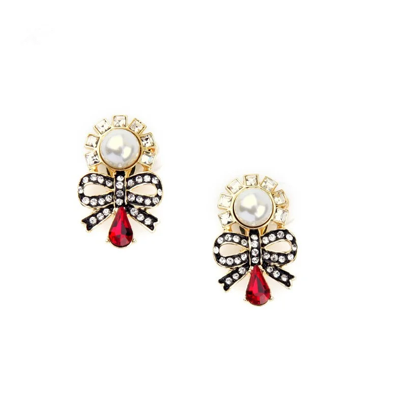 

LUBOV Vintage Punk Style Fashion Bow Shape Stud Earrings Imitation Pearl Inlaid Golden Crystal Diamante Women Piercing Earrings