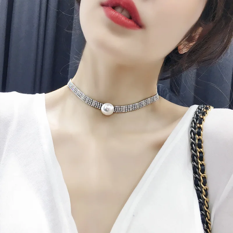 

Fashion Shine White Imitation Pearl Crystal Choker Metal Slice Fixation Wide Bib Necklace Jewelry for Charm Women O3E746