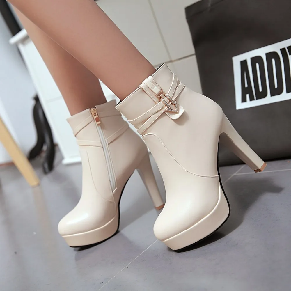 

2018 Elegant Rhinestone Belt Buckle Autumn And Winter Fashion Knight Boots Thick High Heel Booties White Red Black Beige Gray