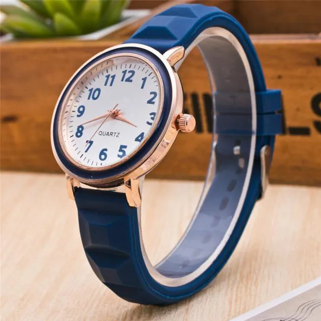2018 Hot Sale Women Watch New Fashion Women Round Dial Silicone Band