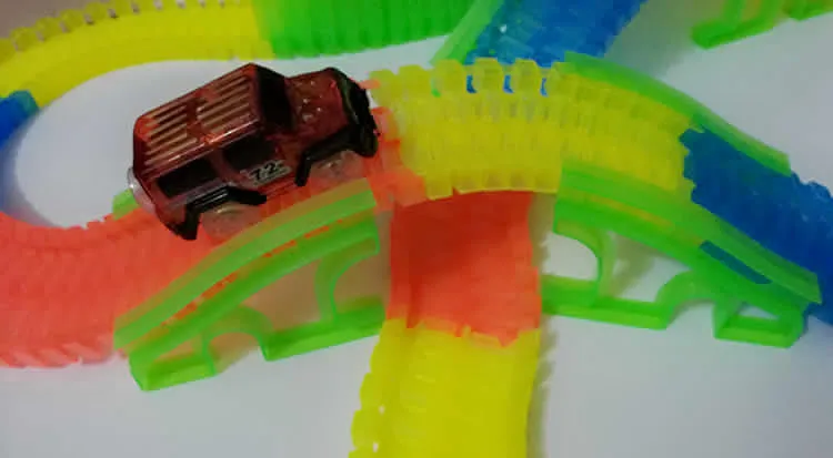 Железная дорога магический гоночный трек светящиеся гоночные автомобили в темноте мигающий литой автомобиль модель игрушки для детей изгиб гибкий поезд набор