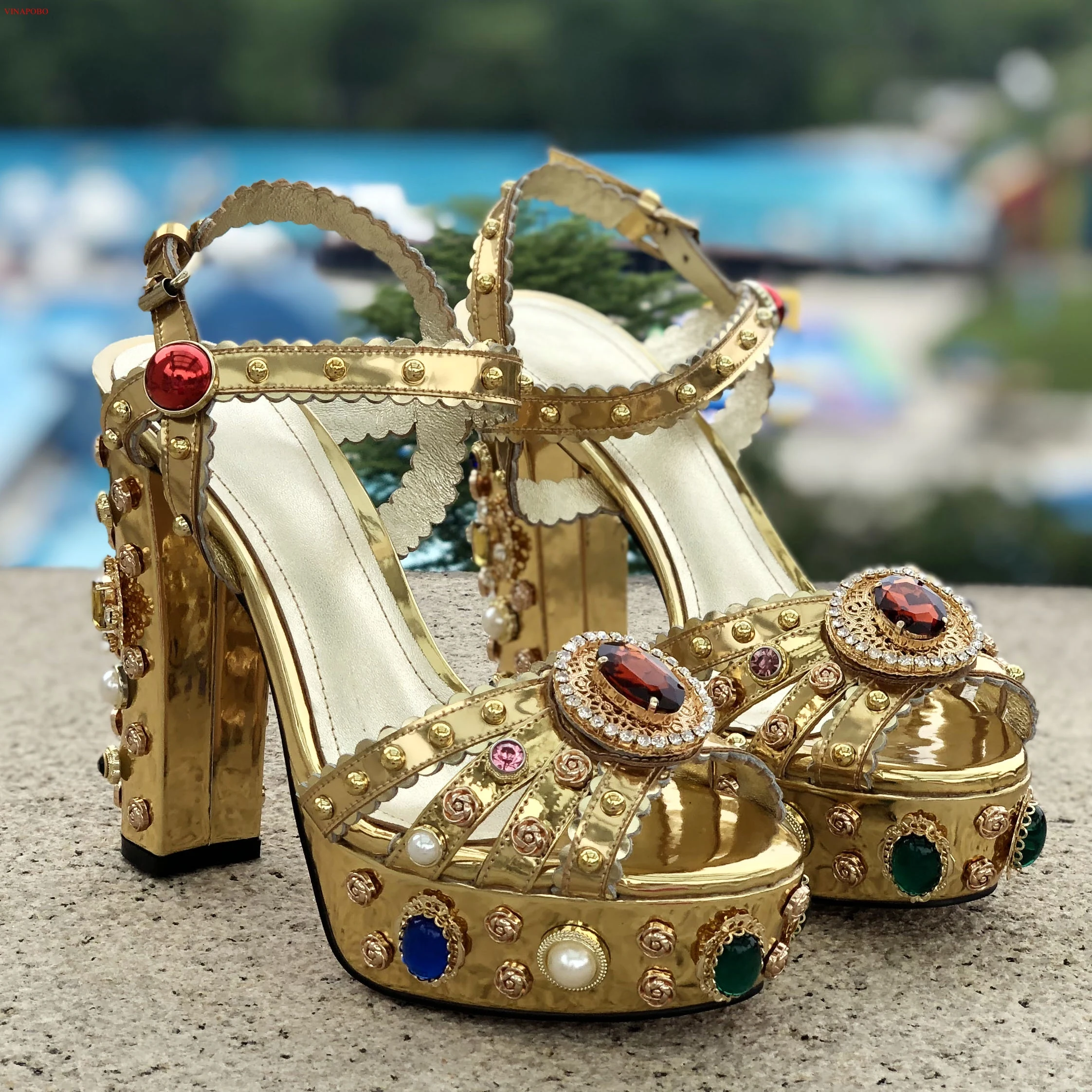 

Vunapobo Newest Gold Leather Rivets Studded High Heel Sandals Peep Toe Crystal Embellished Platofrm Thick Heels wedding Shoes