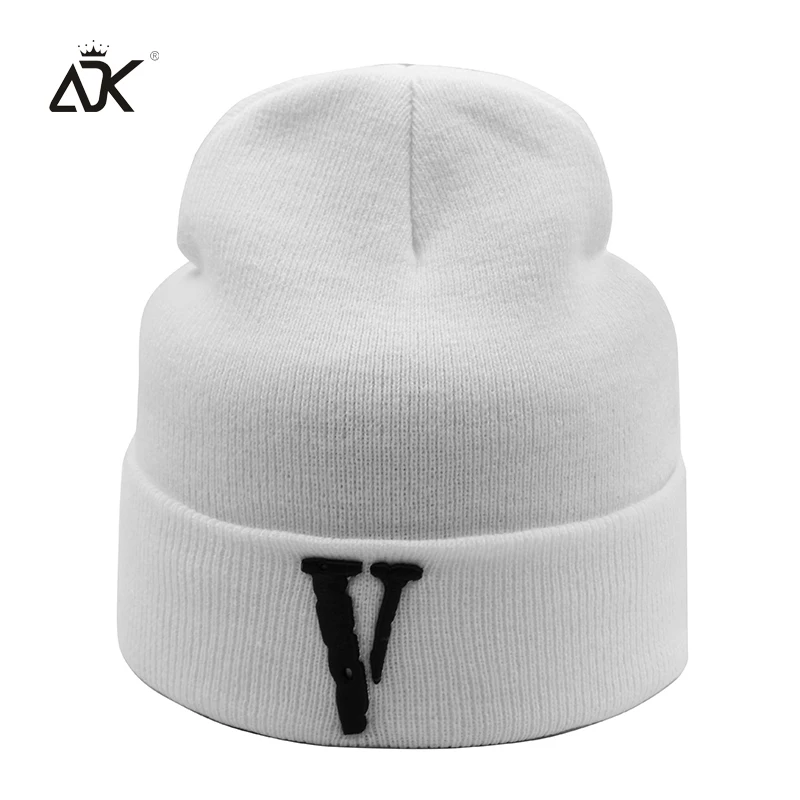 Осень вязаная шапка для девочек Кепки Женская Мода Вышивка V Капот Skullies