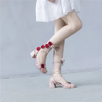 

YMECHIC 2018 Ladies Sweet Flower Cross Strap Block High Heels Cow Suede Gladiator Sandals Women Party Summer Rome Shoes Woman