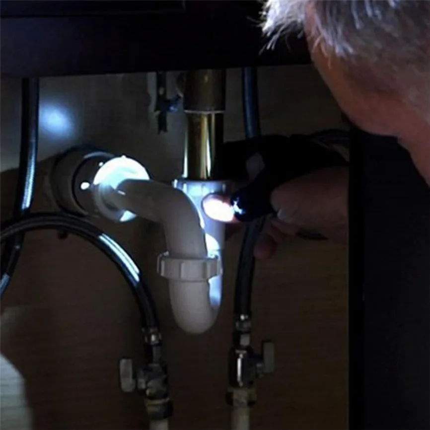 Guantes con luz led para facilitar el trabajo en lugares con poca visibilidad