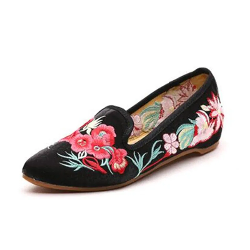 

Gorgerous Embroider Shoes Woman Flower Ballet Flats Vintage Satin Pointed Toe Loafers Slip-on Old Beijing Dance Single Shoes