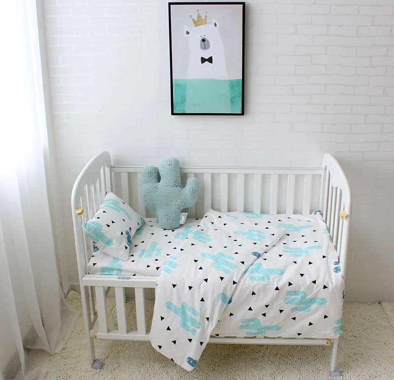 Комплект постельного белья из 3 предметов для малышей, комплект в детскую кроватку из чистого хлопка с милым рисунком медведя, детское белье, включая пуховое одеяло, наволочка, простыня на плоской подошве
