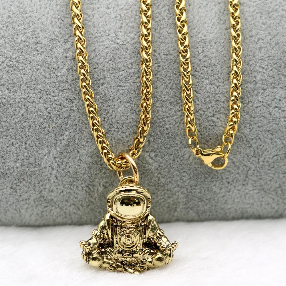 

Gold Color Astronaut Pendant Necklace Universe Spaceman Stainless Steel Chain Necklace for Unisex Couple Outer Space Jewelry