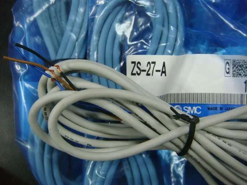 

[SA] Positive! Japan SMC original authentic pressure switch wire connection ZS-38-3L in kind --2PCS/LOT
