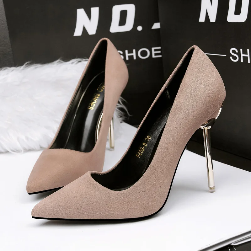 

Simple and stylish shallow mouth pointed OL professional solid color shallow mouth stiletto heels low to help women's shoes.