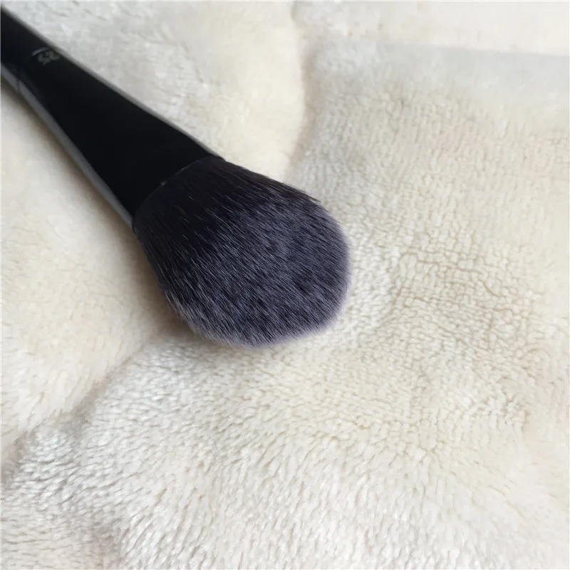 KVD Lock-It Precision Powder Brush #25 _ 6
