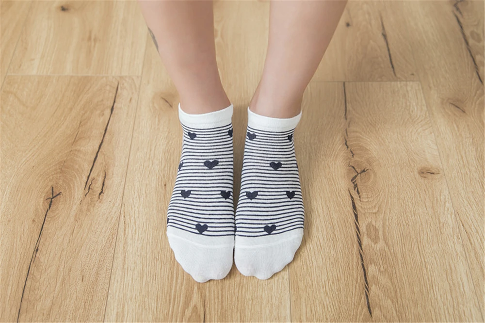 Kawaii/женские 3D носки с ушками, с узором в виде красного сердца, с большими глазами, Милые простые базовые носки для девушек