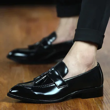 

New Arrival Male Business Casual Small Leather Shoes British Pointed Toe Fashion Tassel Slip On Style Men Wedding Shoes