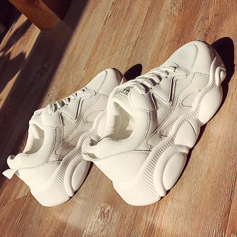 

White Sneakers 2019 Mesh Flats Shoes Women Sneakers Female Shoes Cute Bear Sole Women's Summer Footwear sapato feminino baskets