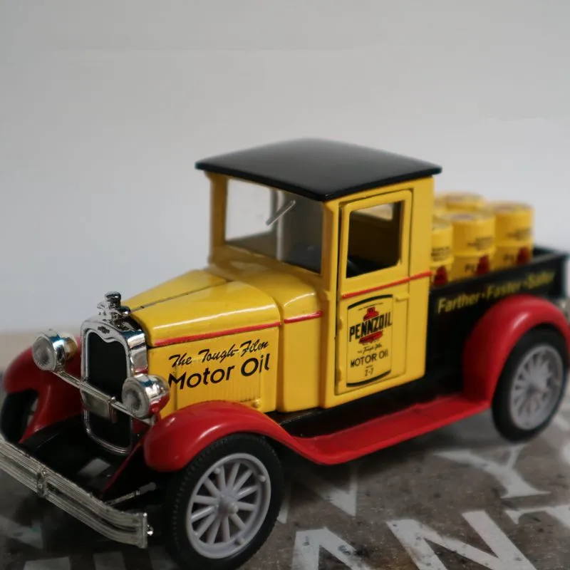 1//32 Scale Diecast Mini Alloy /& Plastic Antique Wecker Car Model Toys Gift
