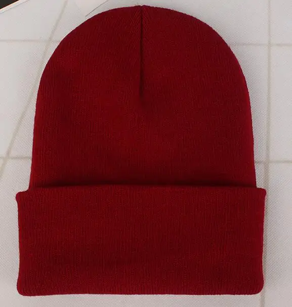 Шапки для мальчиков и девочек от 15 лет, 10 шт. в партии, детские вязаные шапки, эластичная зимняя теплая шапка с логотипом стежка, шапочки и акриловые шапки - Цвет: dark red