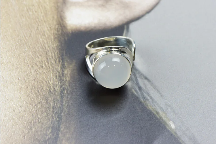 925 стерлингового серебра женские ювелирные изделия Натуральный Полудрагоценный камень белый халцедон высокого качества Открытые Кольца Ретро Простой подарок для влюбленных