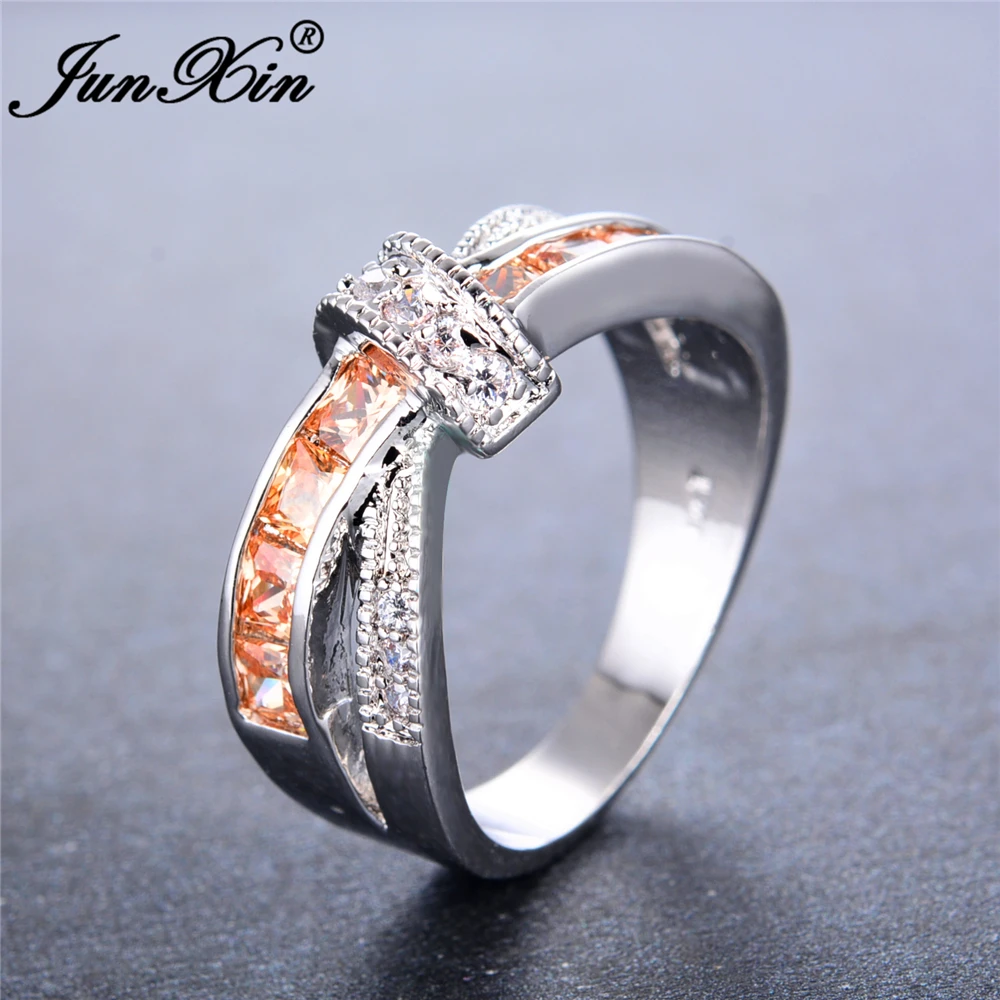 Prix pour JUNXIN Marque Femelle Champagne Anneau De Mode Blanc Or Rempli Bijoux Vintage Anneaux De Mariage Pour Les Femmes D'anniversaire Pierre Cadeaux Prix pour JUNXIN Marque Femelle Champagne Anneau De Mode Blanc Or Rempli Bijoux Vintage Anneaux De Mariage Pour Les Femmes D'anniversaire Pierre Cadeaux