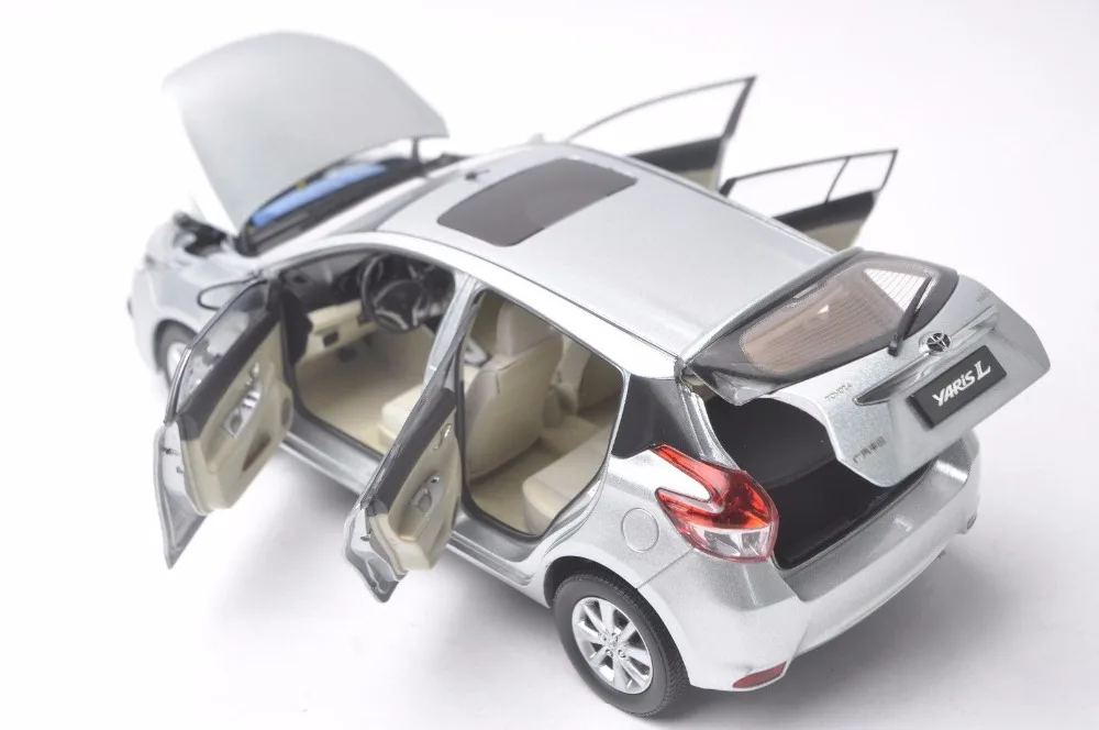 Toyota Yaris L 2013 model in scale 118 white (28)