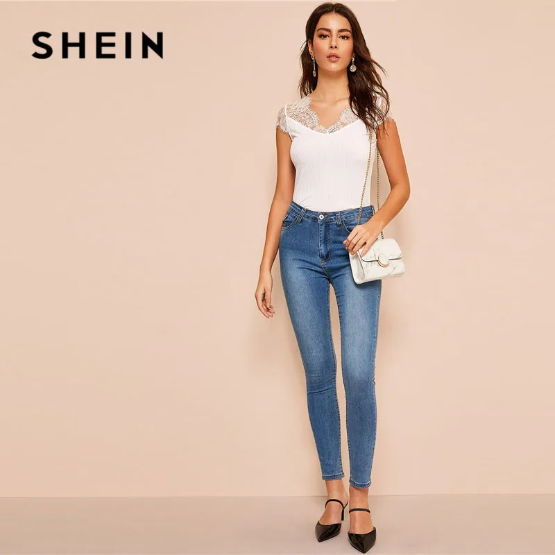 SHEIN белая футболка с кружевной отделкой, облегающая, в рубчик, женская, стильная, однотонная, v-образный вырез, рукав-крылышко, эластичная летняя рубашка, женские топы