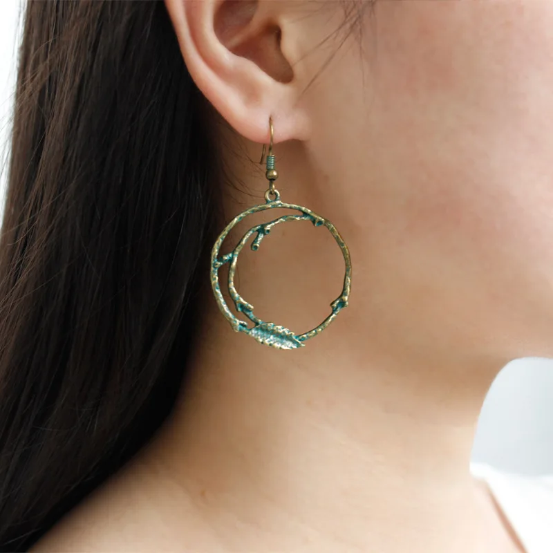

8Seasons Fashion Women Drop Earrings Antique Bronze Hook Round Leaf Pendant Vintage Jewelry Trendy Accessories Earrings,1 Pair