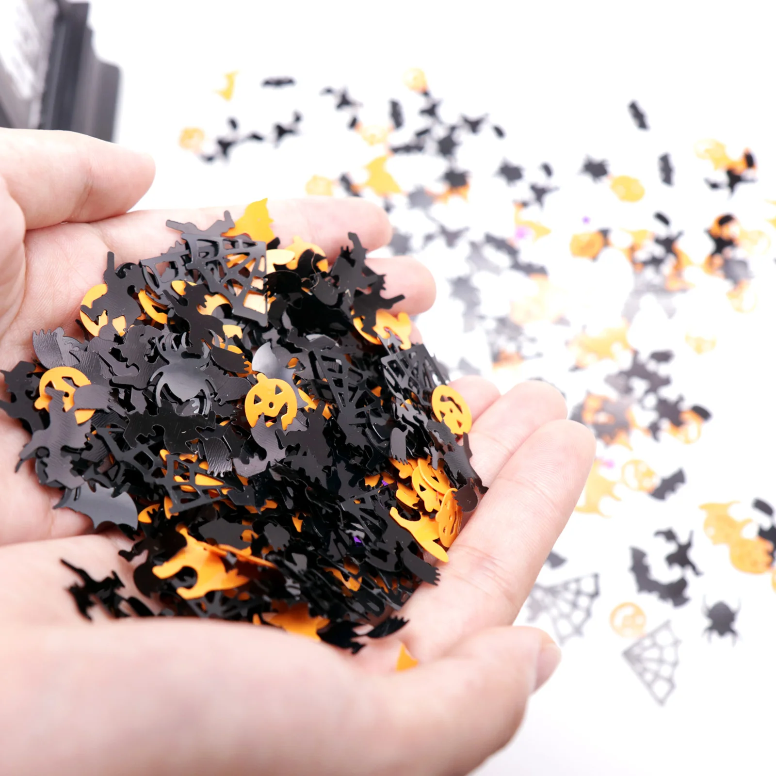 

15g Halloween Confetti Pumpkin Spider Bat Witch Spider-web Sprinkles Table Confetti Bright Halloween Night Decor Party Supplies