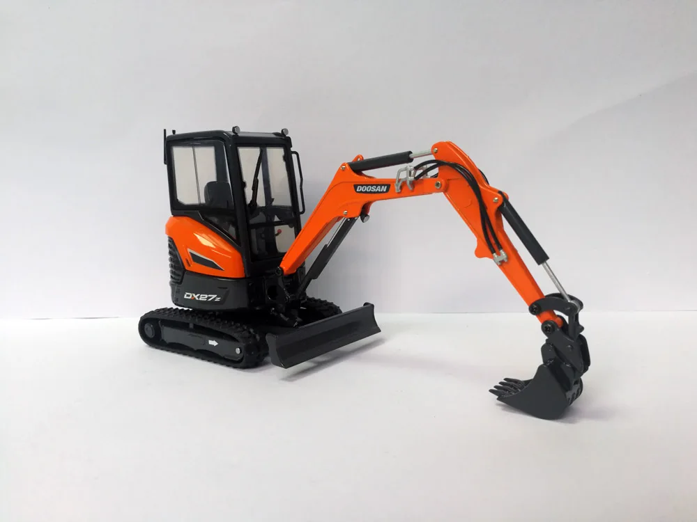 UH 8141 1:25 Doosan DX27Z ExcavatorToys