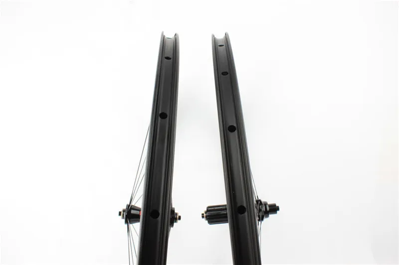 FSC38CM-25U-2016T DT 240s Sapim cx-ray spokes (3)