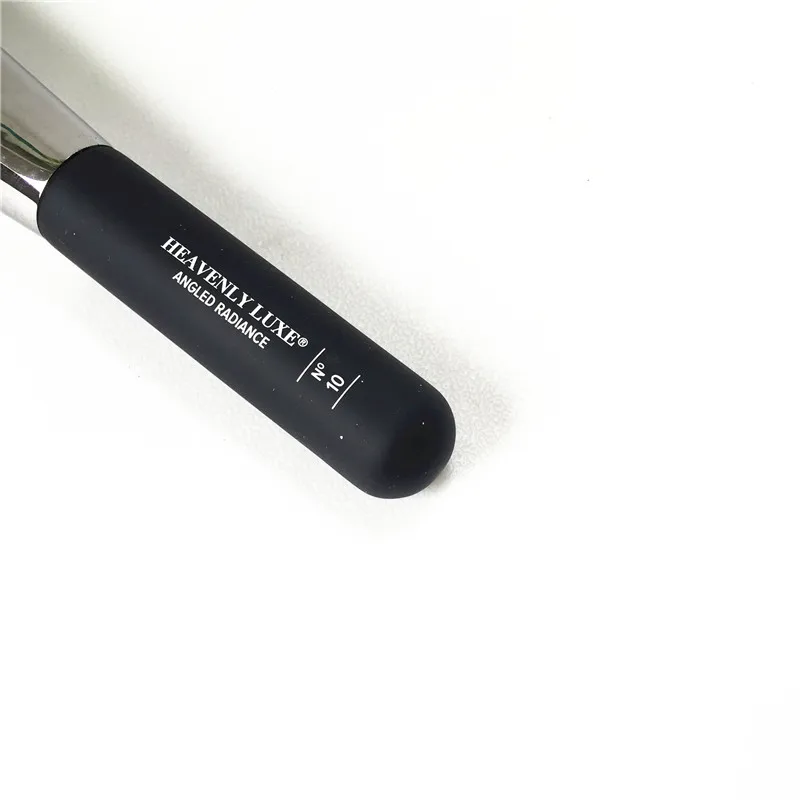 IT COSMETICS Angled Radiance Brush #10 _6