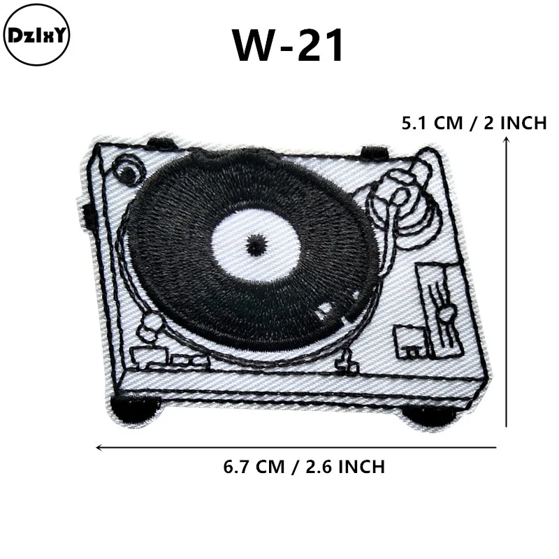 1-PCS-W-21 46 стилей) черно-белая алфавитная заплатка для одежды в полоску с железной аппликацией наклейки для одежды буквы значки с вышивкой - Цвет: 1-PCS-W-21