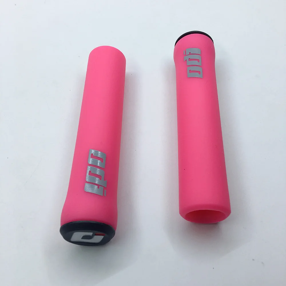 ODI велосипедные ручки, силиконовый чехол, чистый силикон, горный велосипед, внедорожный, шокирующий, для езды, набор, ультра светильник, 8 цветов - Цвет: Розовый