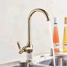 Модный высококачественный медный однорычажный кухонный кран с горячей и холодной золотой отделкой кран для раковины с керамическим основанием