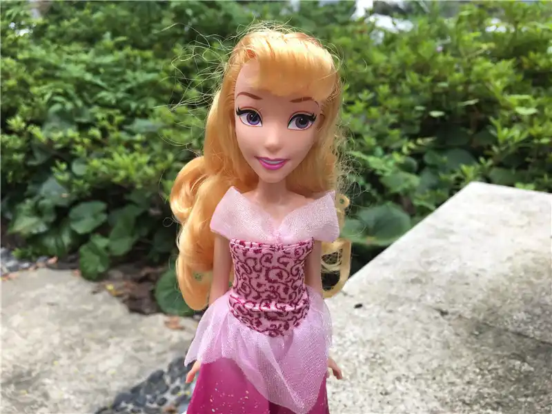 royal shimmer aurora doll