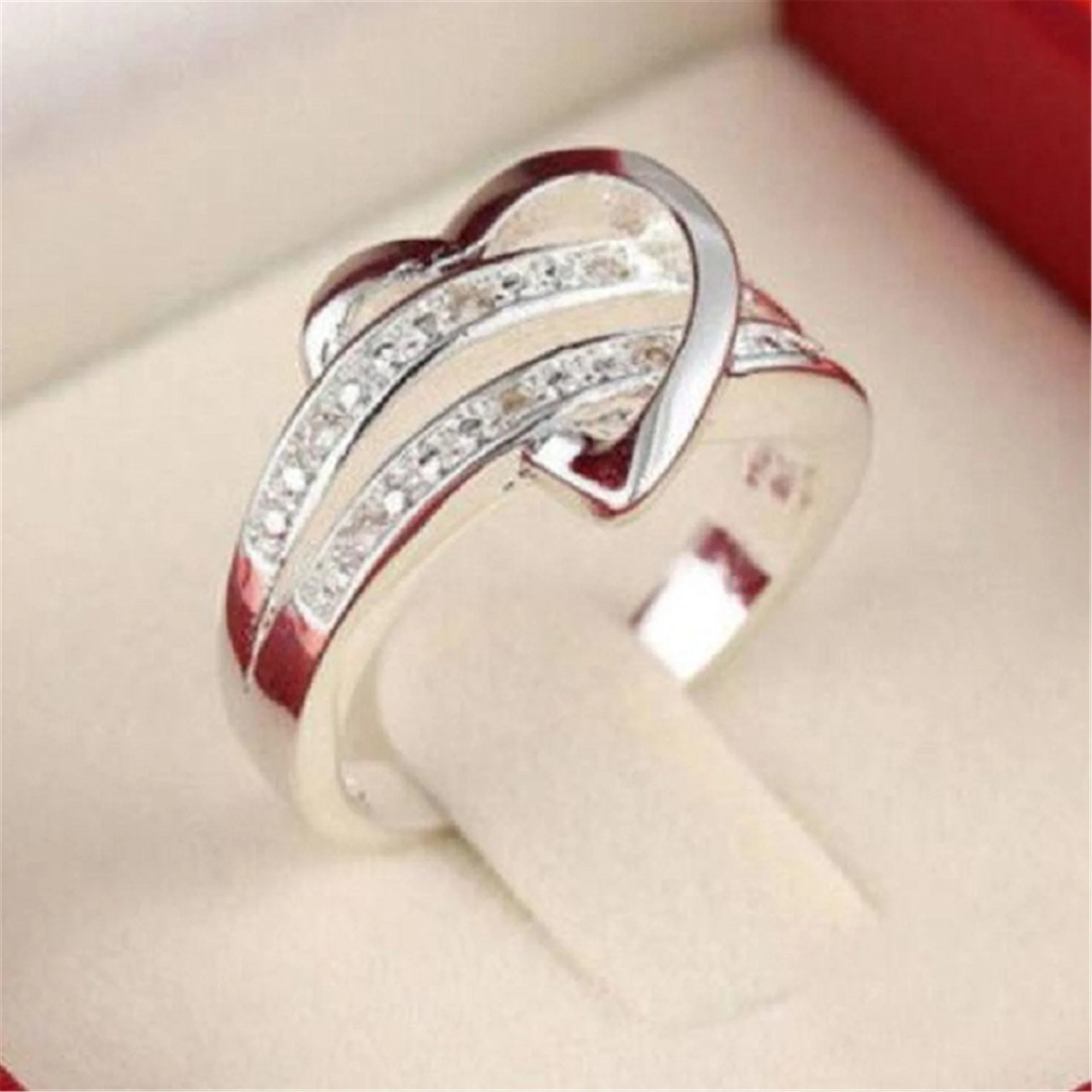 

2019 New Exquisite Silver Color Bling Rhinestone Heart Lover's Rings for Women Wedding Rings Fashion Valentine's Best Gifts