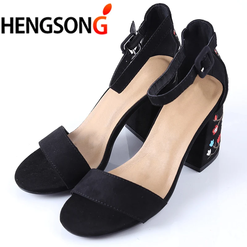 صناديل للنساء الجلد المدبوغ أحذية من الجلد التطريز الزهور عالية الكعب النساء الصنادل العرقية الأزهار Sandalias موهير فام