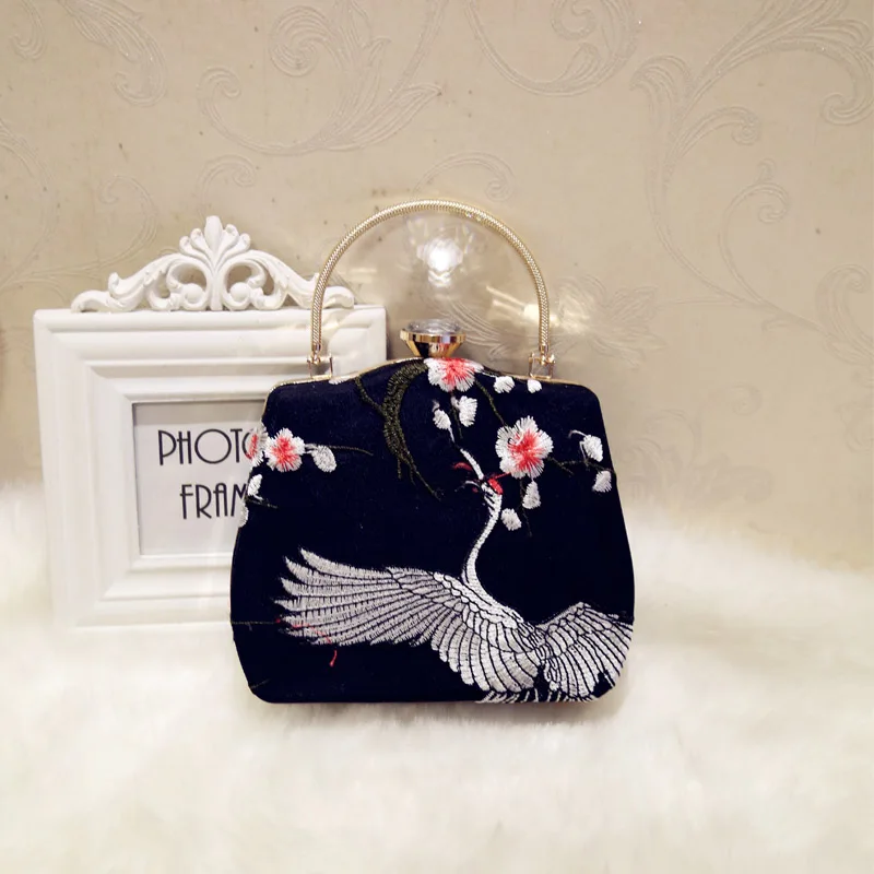 

Crane embroidery messenger bags women 2018 new winter retro ethnic style personality square shoulder bag handbag Beach Bag