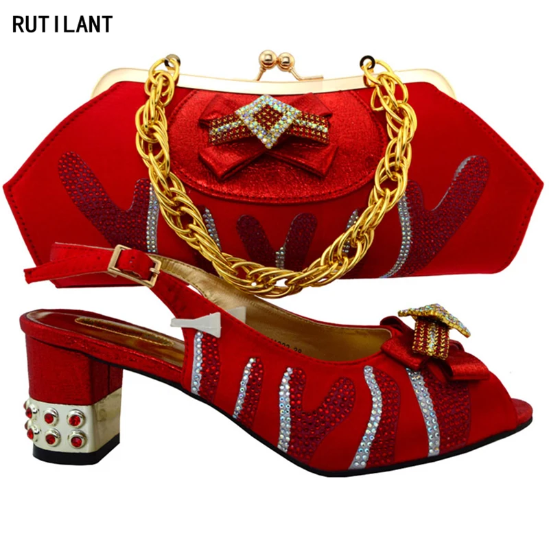 

Lateat Red Color Italian Shoes with Matching Bags for Women Nigerian Women Wedding Shoes and Bag Set Decorated with Rhinestone