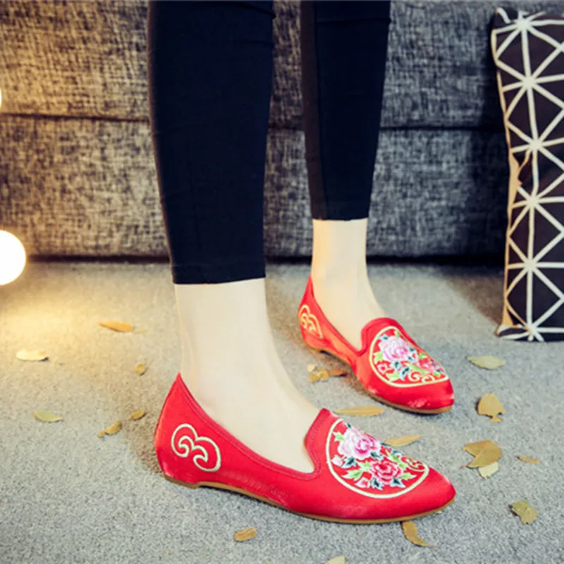 

Glossy Cotton Fabric Summer Women Embroidered Ballet Flats Pointed Toe Slip on Floral Embroidery Ladies Casual Walking Shoes
