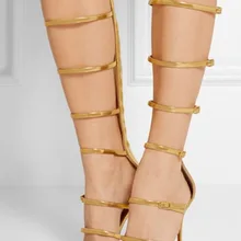 Секси дамы лучшие продажи золотой глянцевый лакированной кожи колено высокие сандалии сапоги пряжки ремень клетке вырез длинные сандалии strappy обувь