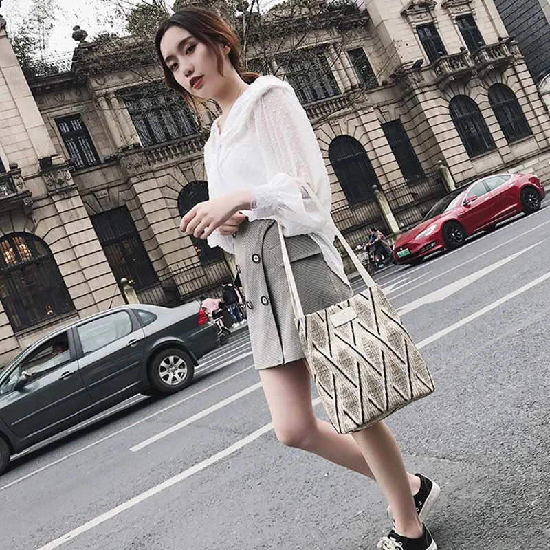 New Summer Beach Women Handbag INS Popular Female Casual Straw Bags Large Lady Travel Shoulder Bag Handmade Knitted Tote SS3344 (9)