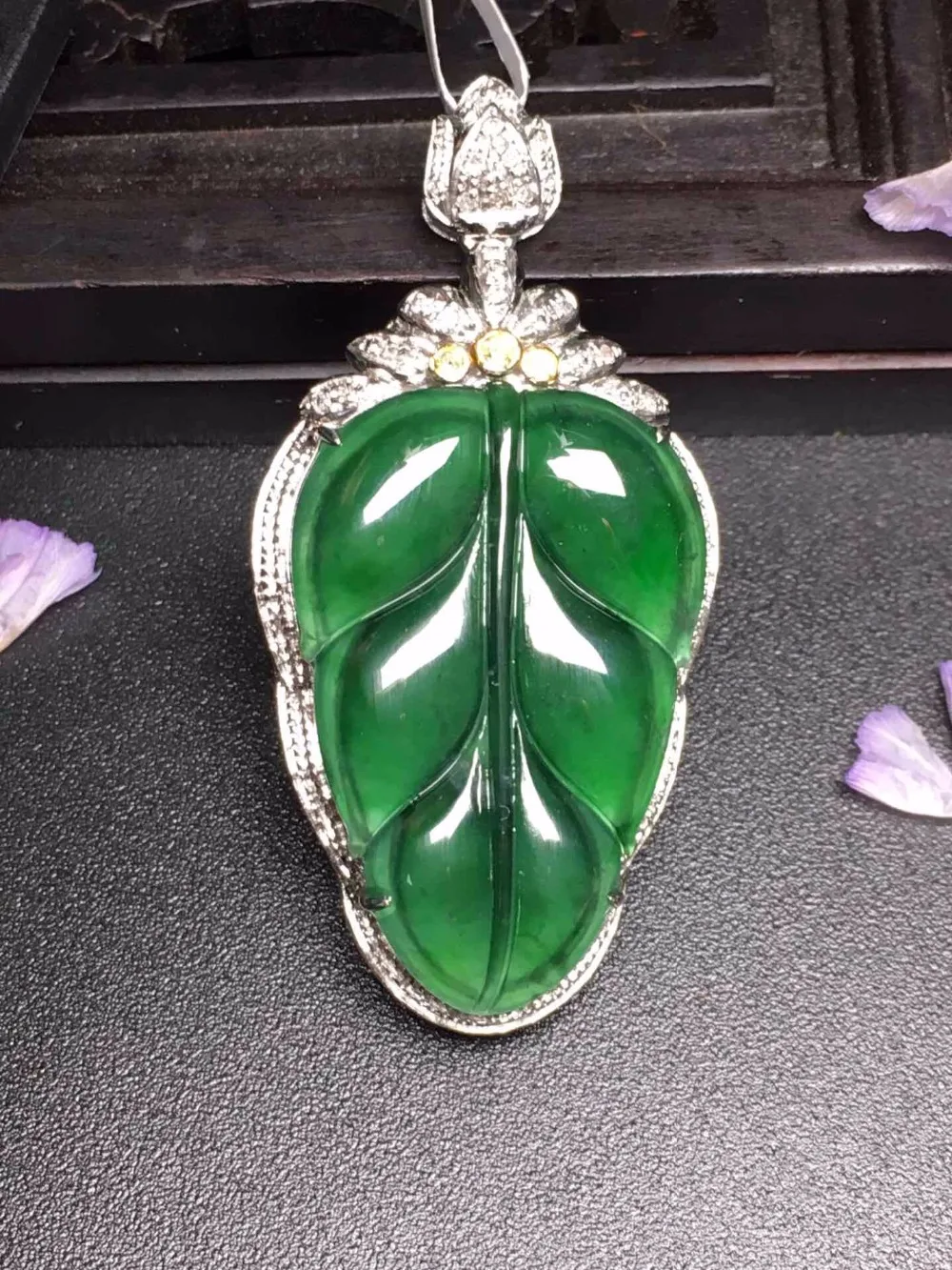 

427 Carving Jadite Fine Jewelry Real 18K White Gold Natural Green Jade Gemstone Leaf Pendant Necklace Fine Pendants