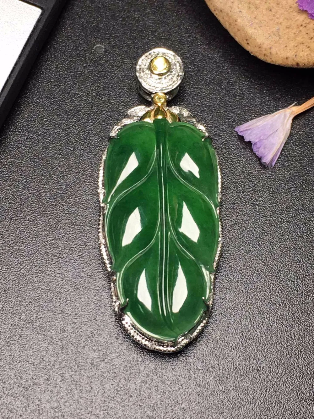 

18.12.31 Fine Jewelry Real 18K white Gold AU750 Leaf 100% Natural Burmes Jadite green Myanmer origin jade pendant Neckalces
