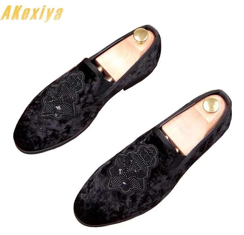 

Streets Fashion Trendsetter charm embroidery rivet Men's Loafers Homecoming Dress Shoes Male Party Wedding Shoes Sapato Social