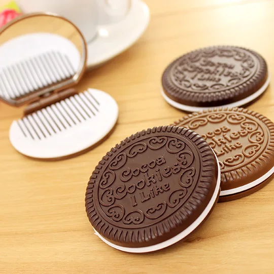

1 PCS Cute Chocolate Cookie Shaped Design Small Mirror with Comb Women Girls Makeup Tool Pocket Mirror Home Office Use