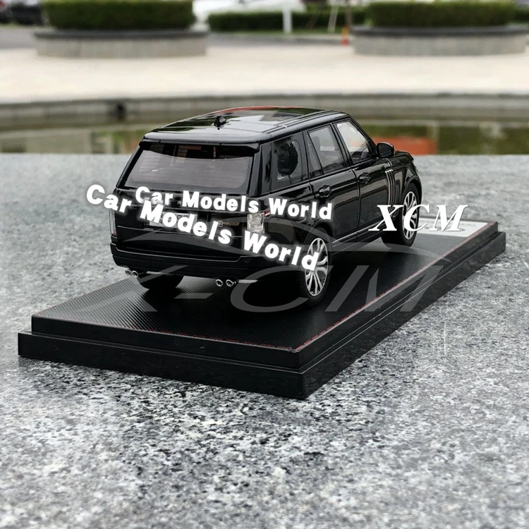 Литая модель автомобиля для ЖК-моделей 1:43(черный)+ маленький подарок